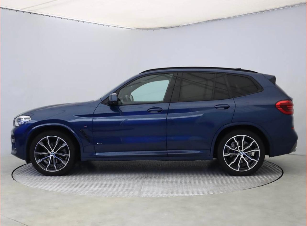 BMW X3 2018 - side view